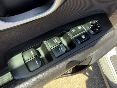 Used 2016 Kia Soul + FWD image 10