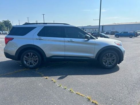 Used 2023 Ford Explorer XLT w/ Equipment Group 202A RWD image 5