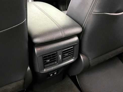 Used 2021 Toyota RAV4 XLE Premium image 10