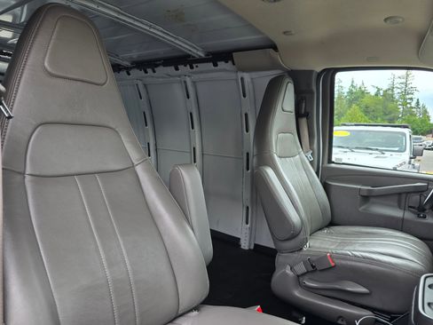 Used 2022 GMC Savana 2500 Extended image 10