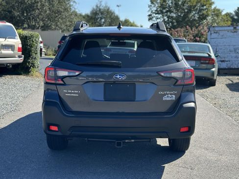 Used 2024 Subaru Outback Premium AWD/4WD image 4