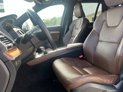 Used 2022 Volvo XC90 T6 Momentum w/ Advanced Package AWD/4WD image 8