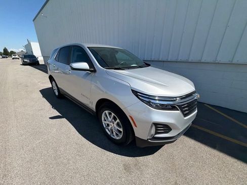 Used 2022 Chevrolet Equinox LT w/ Driver Convenience Package FWD image 3