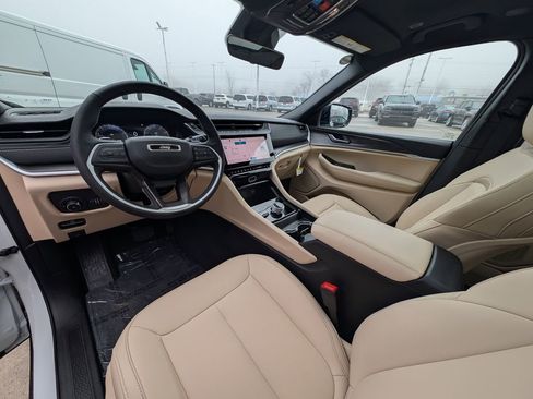 New 2026 Jeep Grand Cherokee L Limited image 2