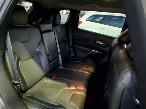 Used 2020 Jeep Cherokee Latitude Lux w/ Comfort/Convenience Group image 18