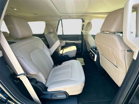 Used 2024 Ford Expedition Limited image 30