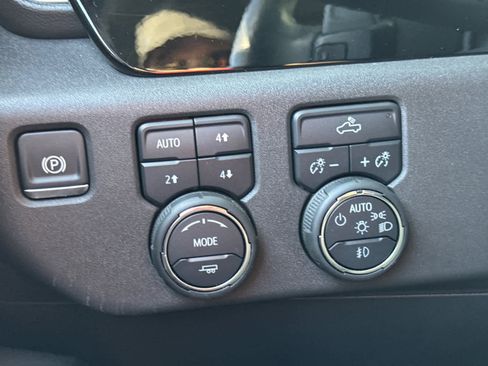 Used 2024 Chevrolet Silverado 1500 LT Trail Boss w/ Convenience Package II image 21