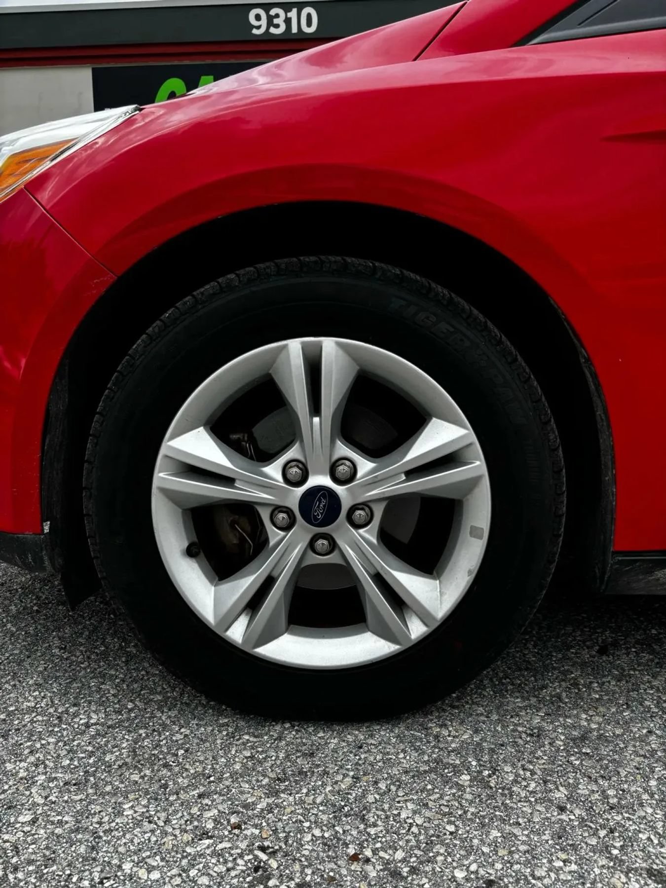 Used 2014 Ford Focus SE FWD image 11