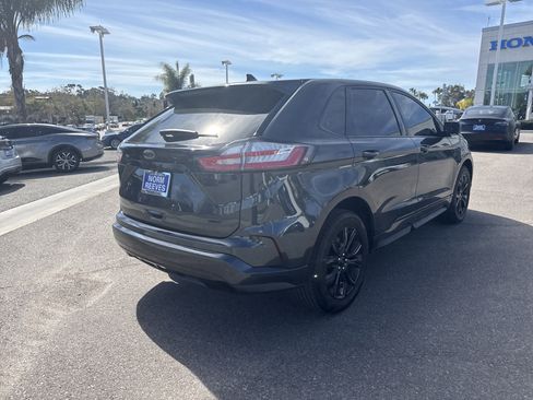 Used 2022 Ford Edge SE w/ Black Appearance Package image 5