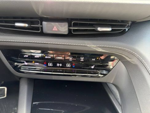 Used 2023 Buick Envision Essence w/ Sport Touring Package AWD/4WD image 22