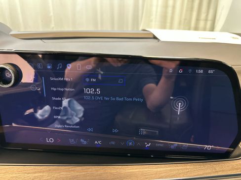 Used 2025 Chevrolet Suburban High Country image 31