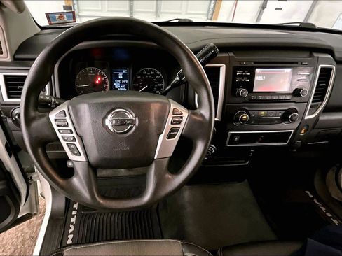 Used 2017 Nissan Titan S image 5