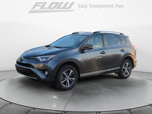 Used 2018 Toyota RAV4 XLE image 4