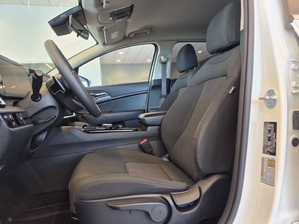 Used 2023 Kia Sportage LX AWD/4WD image 13