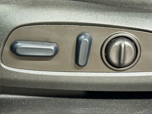 Used 2023 Chevrolet Equinox LT image 24