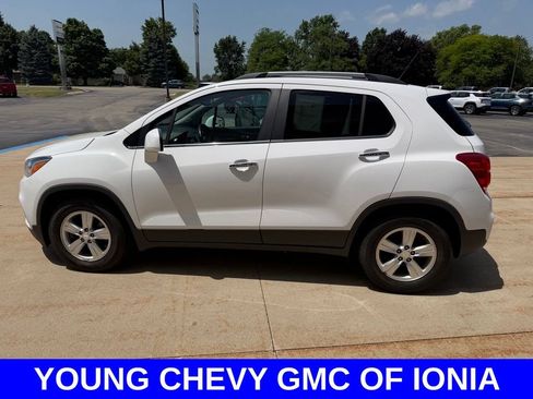 Used 2019 Chevrolet Trax LT w/ LT Convenience Package FWD image 6