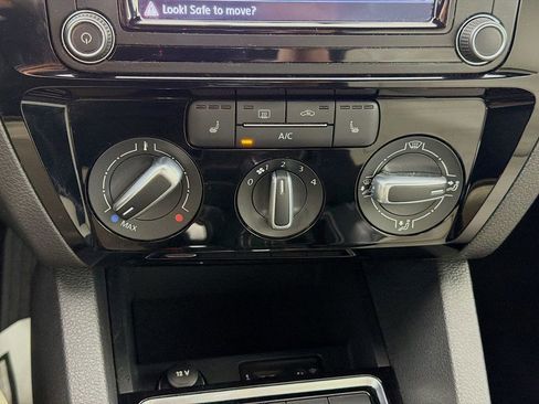 Used 2016 Volkswagen Jetta Sport FWD image 16