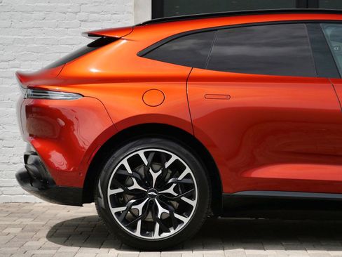 Used 2021 Aston Martin DBX AWD/4WD image 25