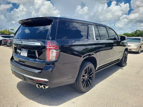Used 2024 Chevrolet Suburban High Country w/ Advanced Technology Package AWD/4WD image 4