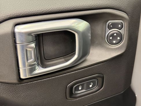 Used 2021 Jeep Wrangler Unlimited Rubicon image 20