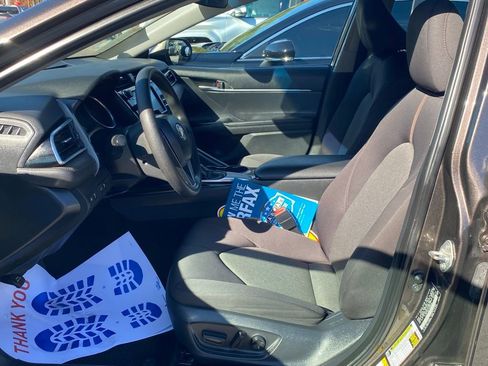 Used 2018 Toyota Camry LE image 6