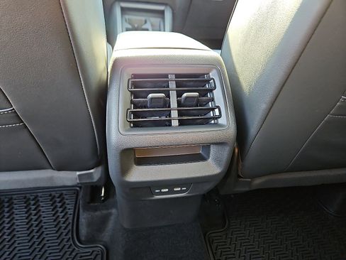 New 2026 Volkswagen Tiguan SE R-Line image 9