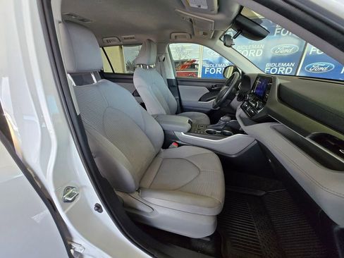 Used 2023 Toyota Highlander LE image 29