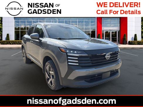 Used 2025 Nissan Kicks SV FWD image 1