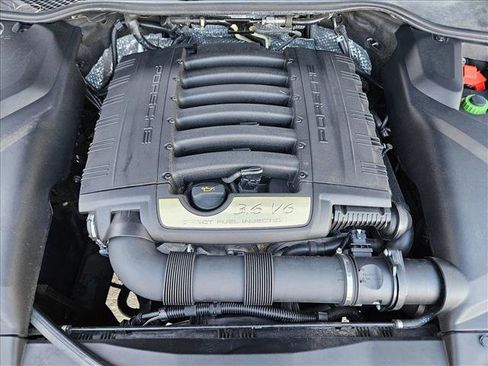 Used 2017 Porsche Cayenne Platinum Edition image 23