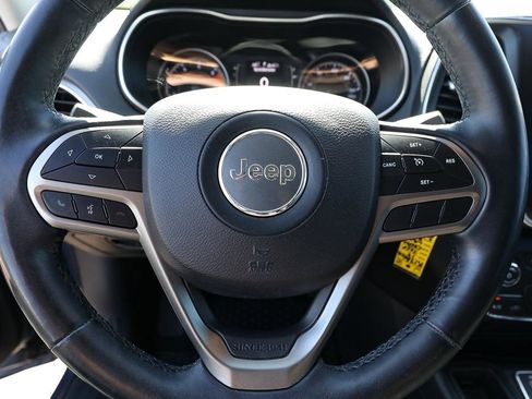 Used 2019 Jeep Cherokee Latitude w/ Cold Weather Group FWD image 14