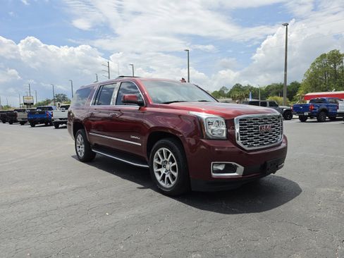 Used 2020 GMC Yukon XL Denali RWD image 2
