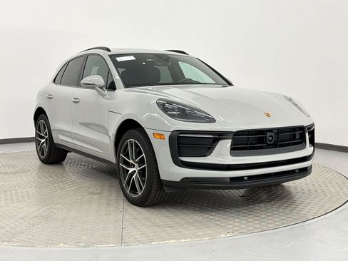 Used 2025 Porsche Macan image 7