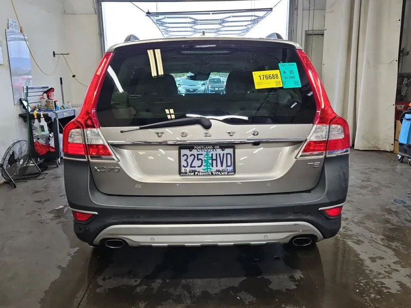 Used 2015 Volvo XC70 T5 Premier w/ Protection Package FWD image 5
