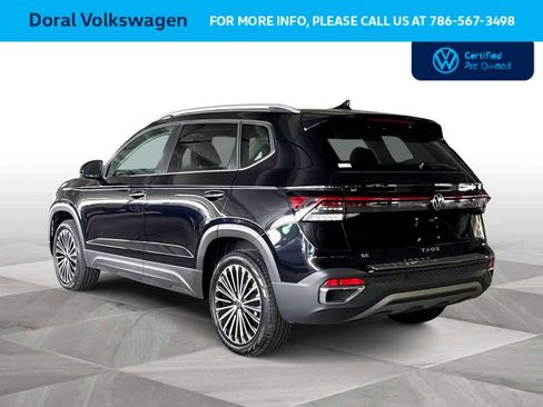 Used 2025 Volkswagen Taos SE FWD image 6