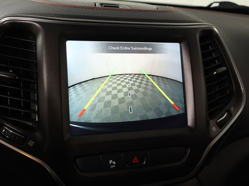 Used 2020 Jeep Cherokee Trailhawk AWD/4WD image 6