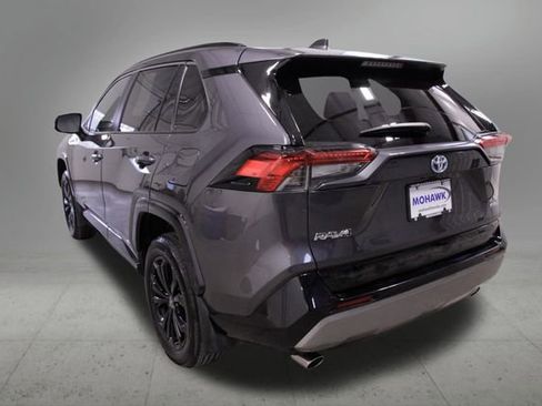 Used 2022 Toyota RAV4 SE w/ Convenience Package image 3