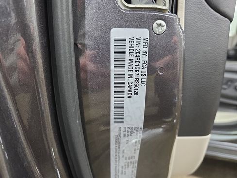 Used 2020 Chrysler Pacifica Limited w/ Tire & Wheel Group image 39