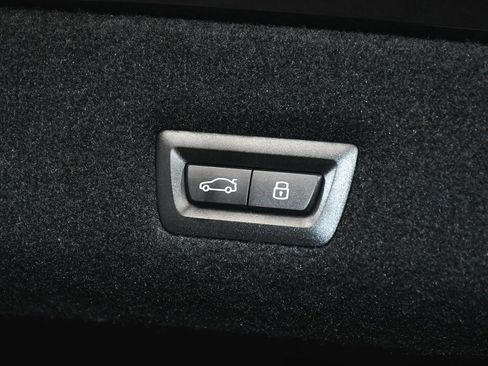 Used 2025 BMW 760i xDrive image 72