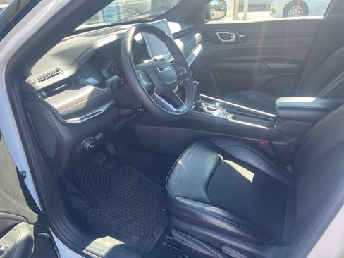 Used 2025 Jeep Compass Trailhawk AWD/4WD image 2