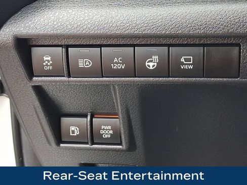 Used 2025 Toyota Sienna Platinum AWD/4WD image 9