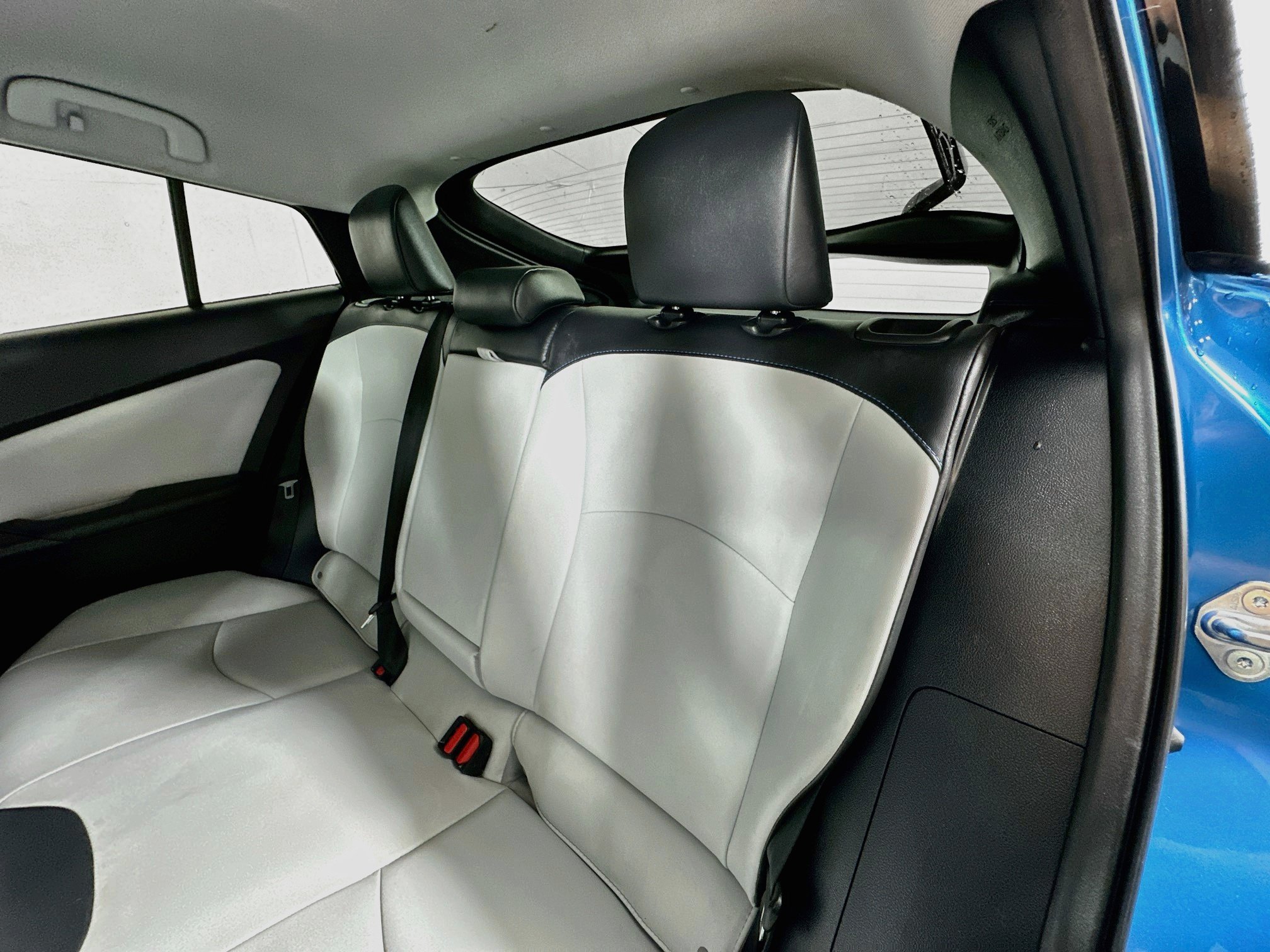 Used 2022 Toyota Prius Limited w/ Premium Convenience Package FWD image 24