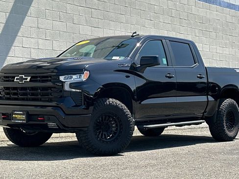 Used 2025 Chevrolet Silverado 1500 LT Trail Boss w/ LPO, Dark Essentials Package AWD/4WD image 8