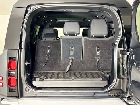 Used 2025 Land Rover Defender 130 S image 25