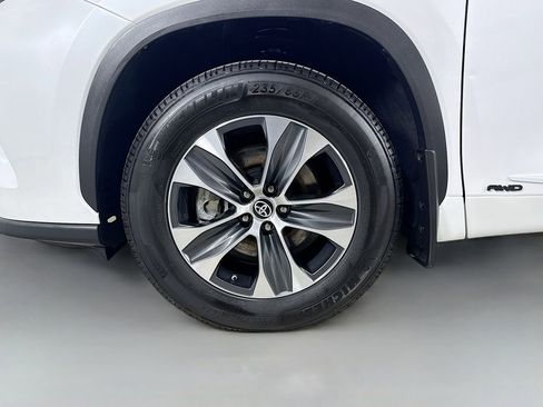 Used 2023 Toyota Highlander XLE AWD/4WD image 32