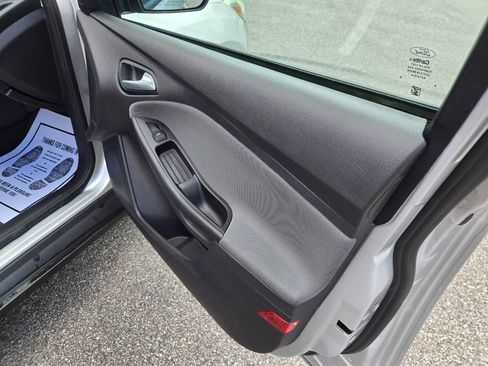 Used 2014 Ford Focus SE FWD image 24