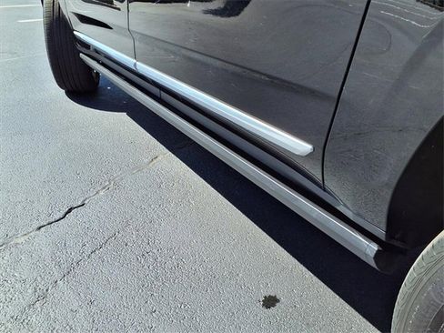 Used 2022 GMC Yukon XL Denali w/ Denali Premium Package image 4