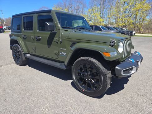 Used 2023 Jeep Wrangler Unlimited Sahara w/ Cold Weather Group AWD/4WD image 2