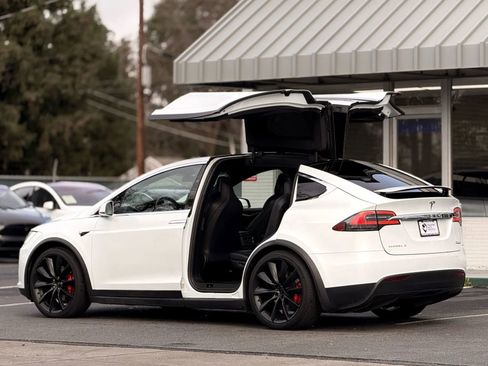 Used 2018 Tesla Model X P100D image 7