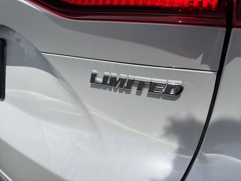 Used 2023 Toyota Venza Limited AWD/4WD image 8