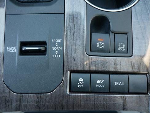 Used 2022 Toyota Highlander XLE image 31